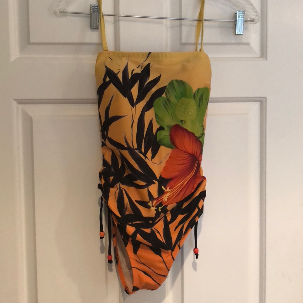 Vintage Gottex back in style!